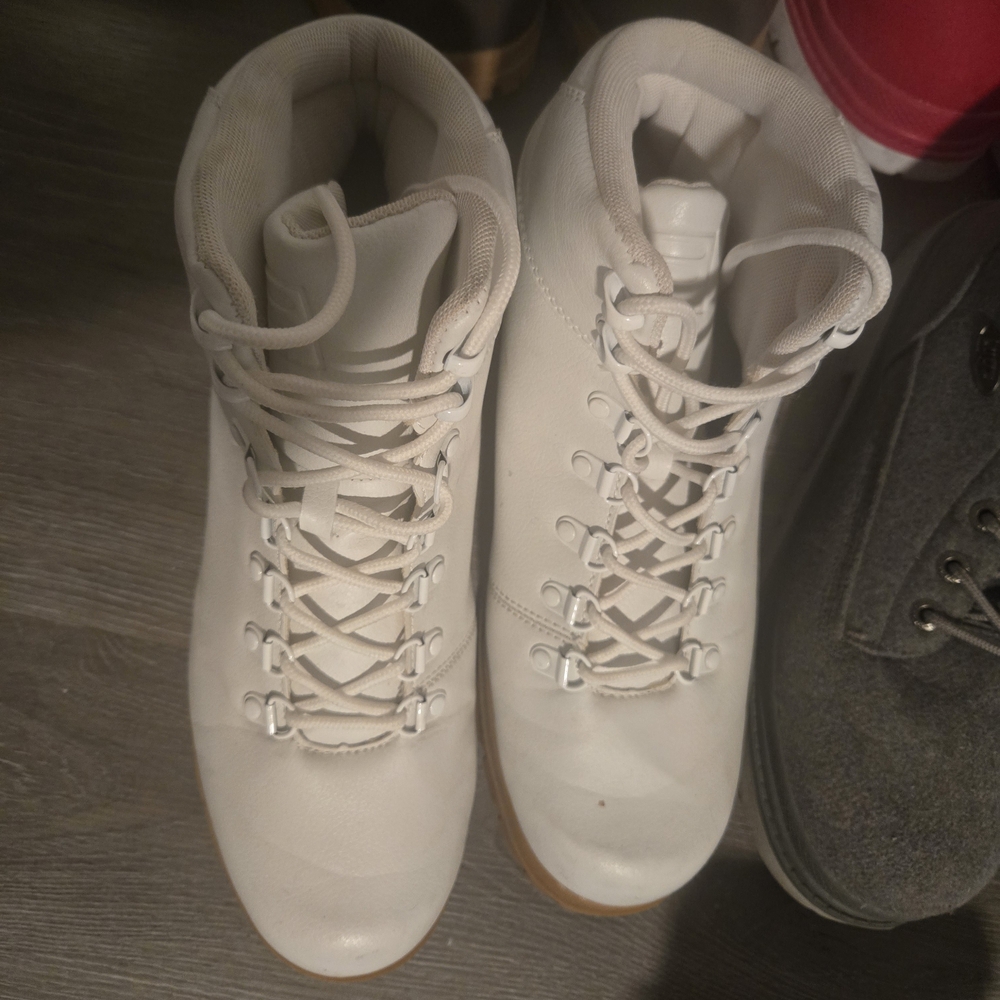 Fila Men's White High-Top Boots